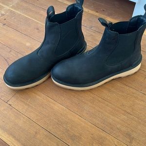 Women’s Sorel Hi-Line Chelsea boots.